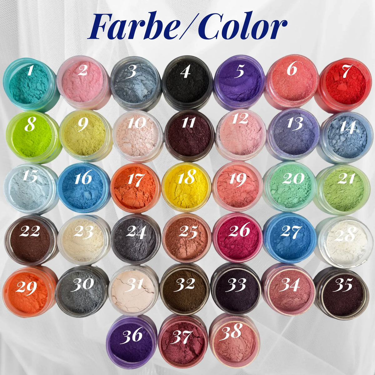 Eine Produktgrafik mit einer Farbauswahl von 38 nummerierten runden Gläsern mit farbigen Pigmentpulvern, beschriftet mit dem Text „Farbe/Color“ im oberen Bereich, dargestellt vor einem hellen Hintergrund.