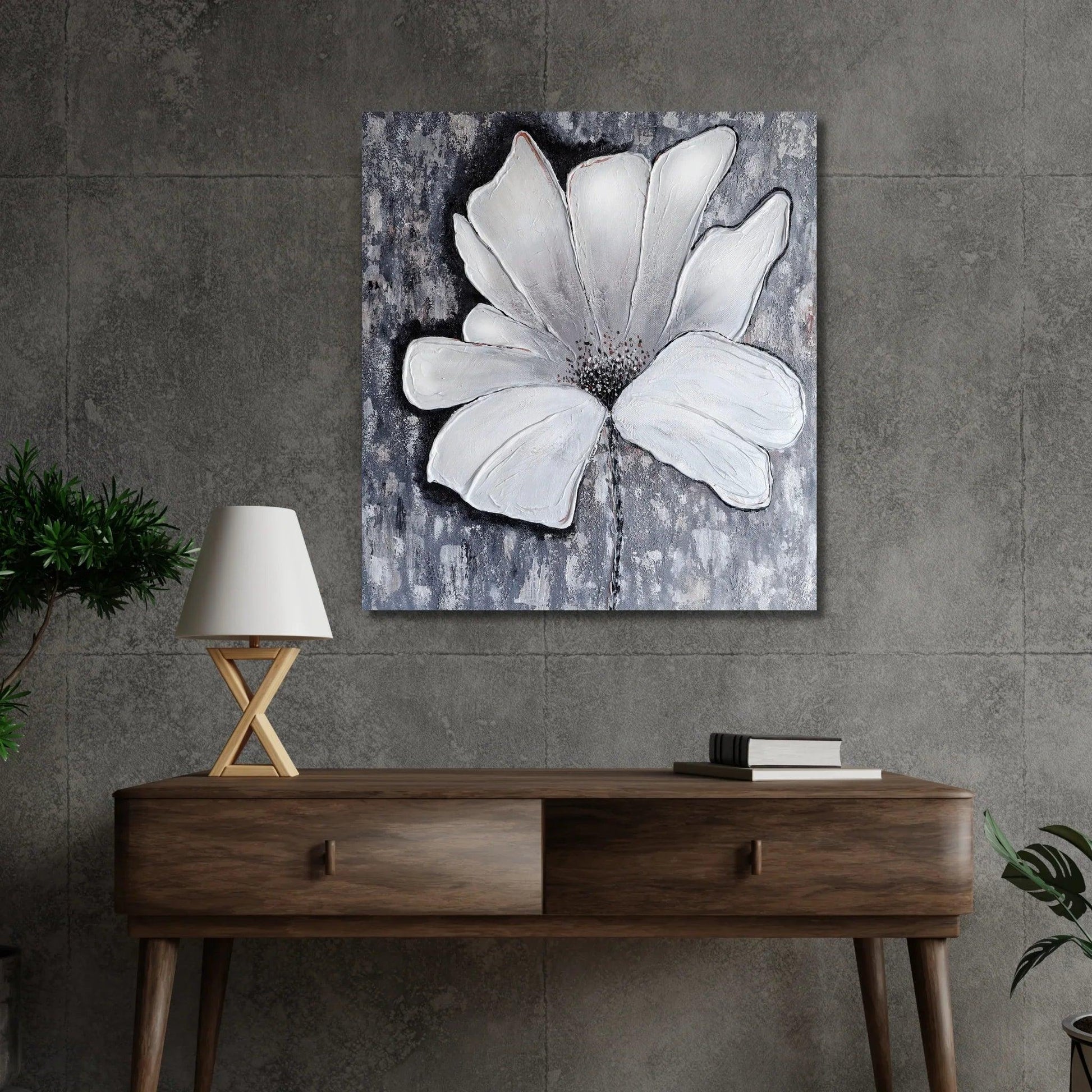 Modernes 3D Blumen Wandbild an einer grauen Betonwand im Loft-Stil – Handgemalte Leinwandkunst für industrielles Wohndesign.