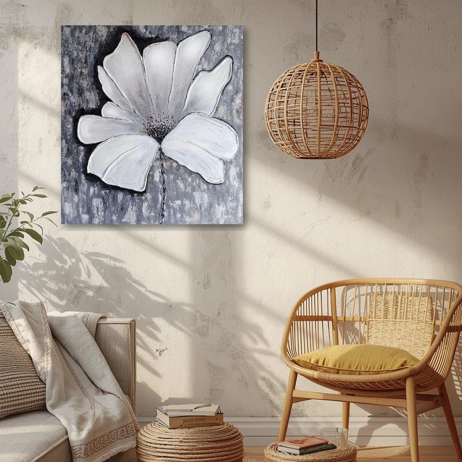 Modernes 3D Blumen Wandbild im Wohnzimmer über dem Sofa – Gemütliche Wanddekoration mit weißer Blüte auf grauem Hintergrund.
