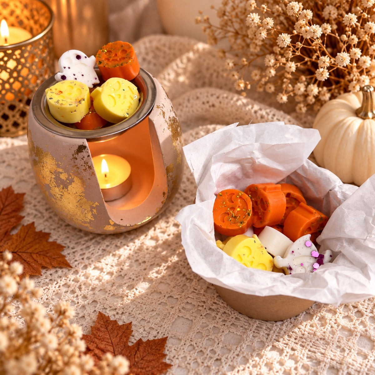 Halloween Wax Melts Mix in Gips-Duftlampe und Kraftpapier-Dose – orange Kürbisse, gelbe Kürbisse und weiße Geister aus Sojawachs, Herbst Raumduft

