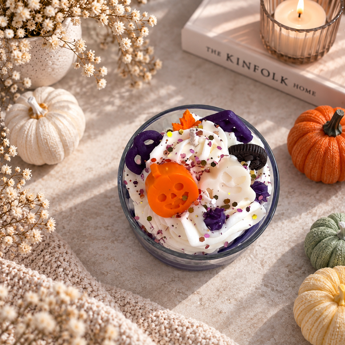 Spooki Pie Duftkerze im Glas – Halloween Dessertkerze mit Geist & Kürbis, Herbst Deko