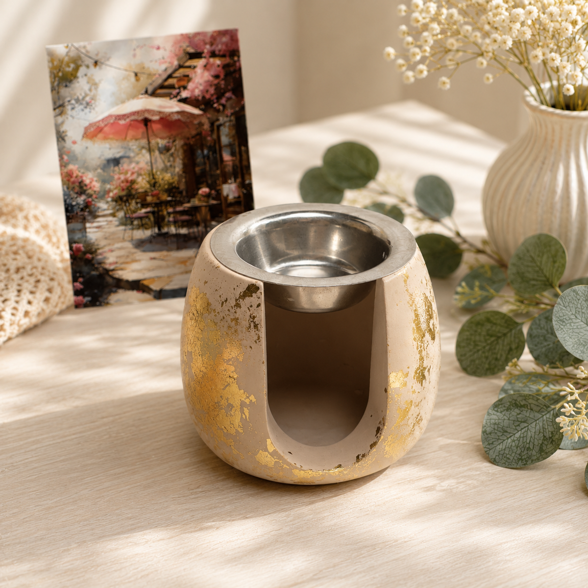 Handgefertigte Gips-Duftlampe in Gold – Aromalampe für Wax Melts, runde Form mit Goldakzenten und Metallschale, Wohndeko von DaarArt
