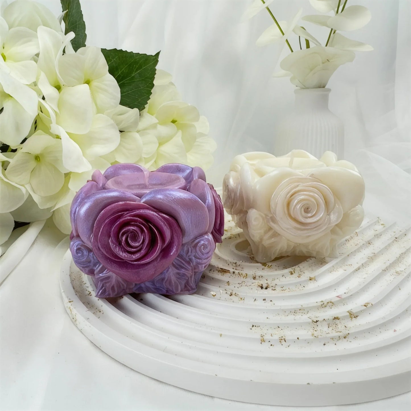 Dekorative Rosenkerze aus Rapswachs mit Herz – Handgegossene Duftkerze als Geschenkidee