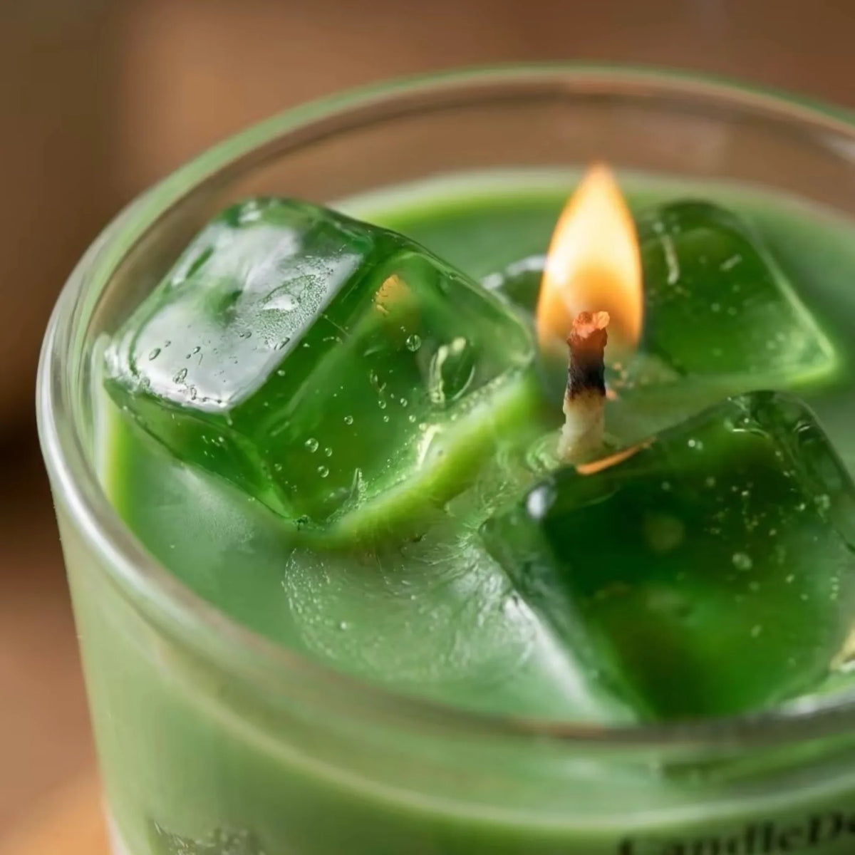 Iced Strawberry Matcha Latte Kerze – Dessert Kerze aus Kokoswachs | Handmade Geschenk & Boho Deko