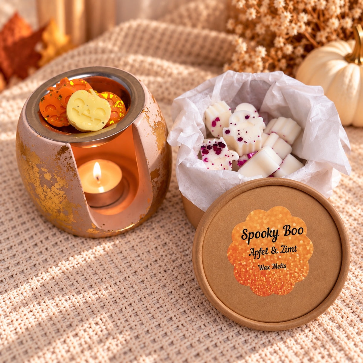 Halloween Wax Melts Mix mit goldener Gips-Duftlampe – weiße Geister und orangefarbene Kürbis-Melts aus Sojawachs, Herbst Deko von DaarArt
